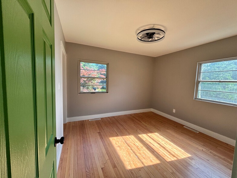 Primary Photo - 2514 E 5th St