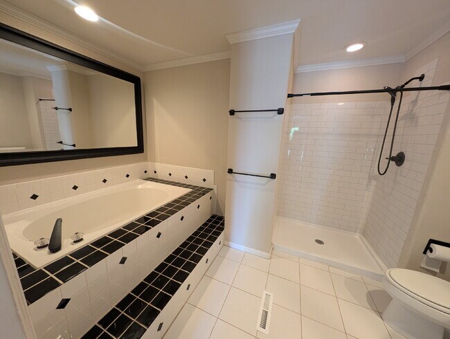 Building Photo - 1175 E Dry Creek Pl