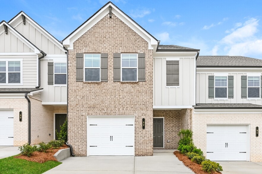 Building Photo - 92 Basswood Ln