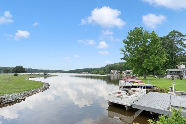Building Photo - 3 Bedroom Contemporary Carolina Trace Home...