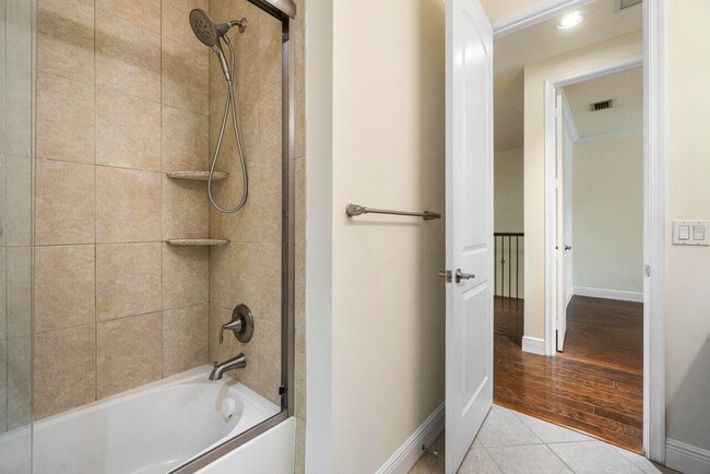 Building Photo - 8429 Cocoplum Sound Ln