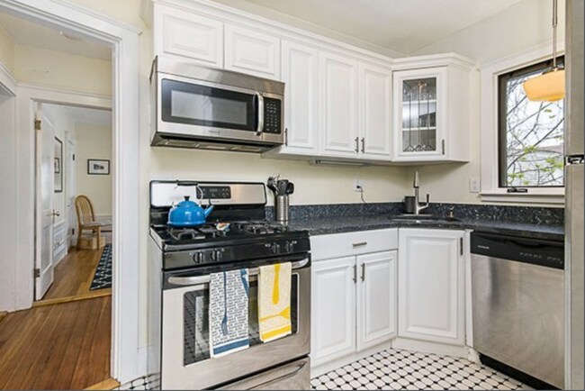 Building Photo - 88 Brush Hill Rd