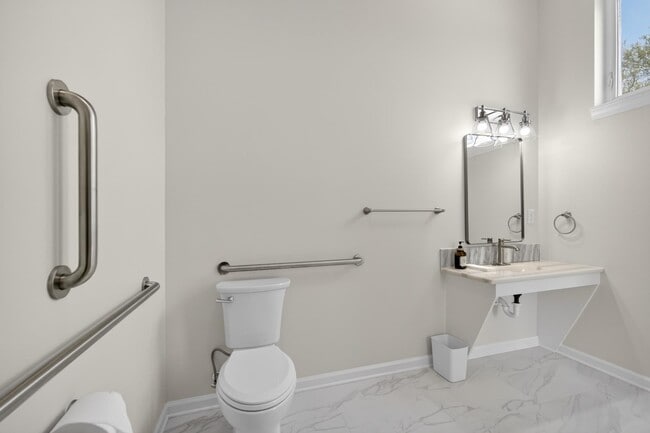 Building Photo - 89 Fishburne St