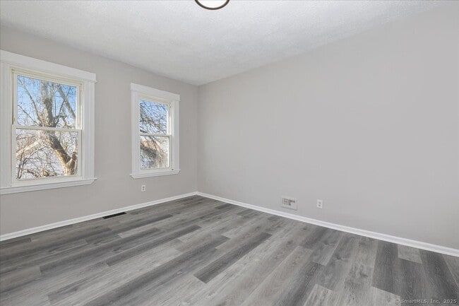 Building Photo - 45 Cowles St