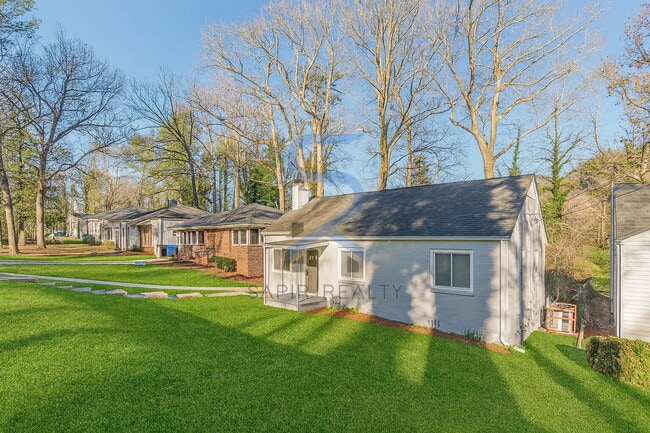 Building Photo - Move-In Ready All-Electric Home in Desirable Venetian Hills