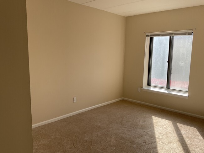 Building Photo - 23 Oakridge Dr