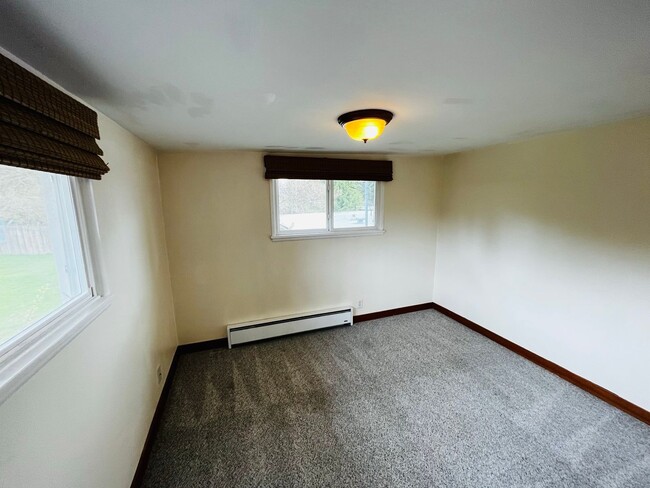 Building Photo - 4 Bedroom East Bremerton with Large Yard