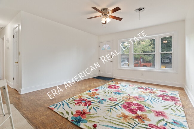 Building Photo - 305 Meggs Dr NE