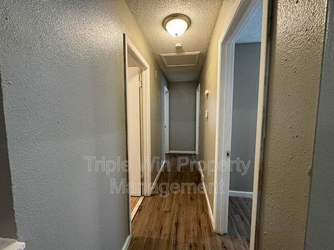 Building Photo - 9609 Winkler Dr