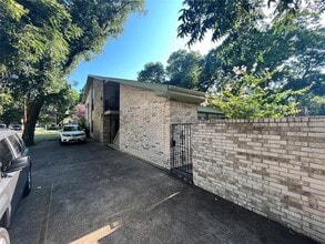 Building Photo - 906 N Austin St