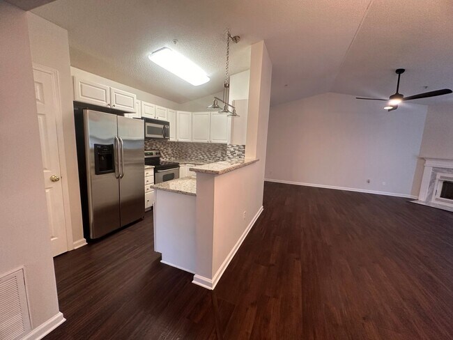 Building Photo - Cozy 2BR 2BA Condo in High Point