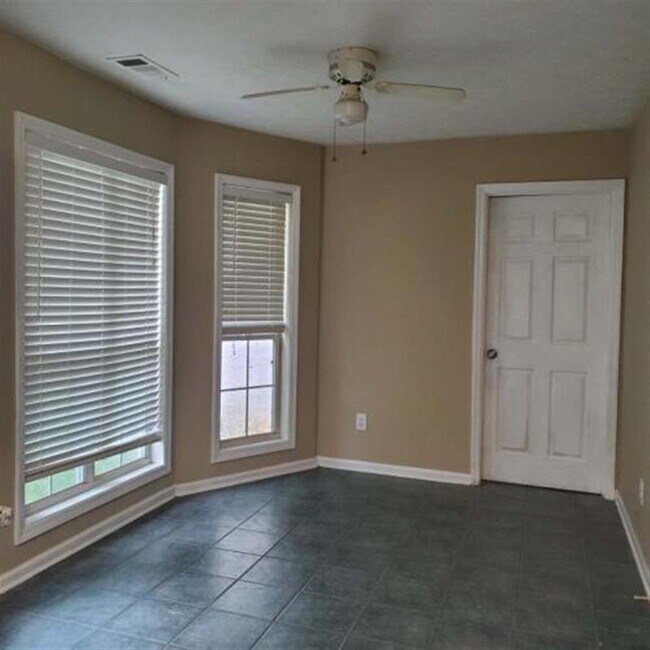 Building Photo - BEAUTIFULHOMES....