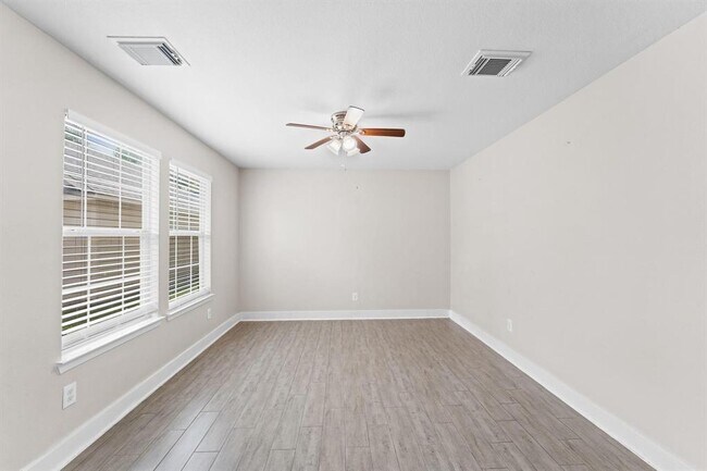 Building Photo - 7419 Ravenswood