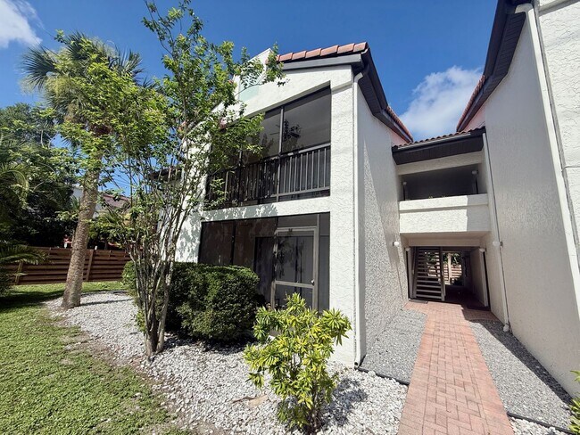 Building Photo - 2 bed 2 bath condo in Rosemary's District