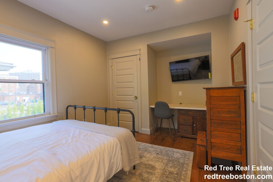 Building Photo - 44 Winslow Rd