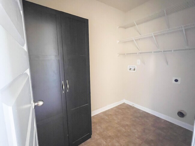 Building Photo - 4861 Coal Creek Dr