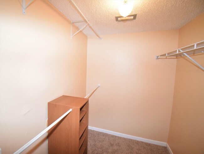 Building Photo - 7091 Golf Colony Ct