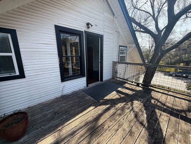 Building Photo - 1822 W 35th St