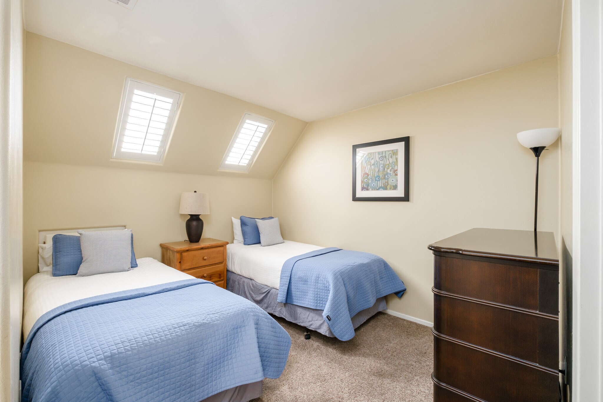 Building Photo - 734 Jersey Ct