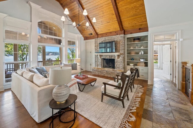 Building Photo - 146 Wildwood