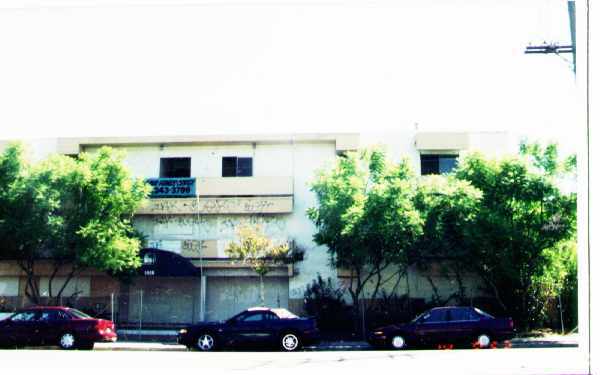 Building Photo - Tarzana Courtyard