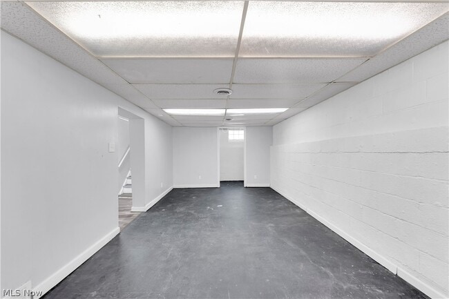 Building Photo - 876 E 209th St