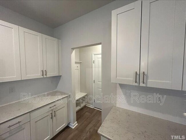 Building Photo - 29 Verona Dr