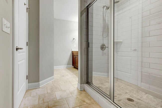 Building Photo - Perfect Location – Gorgeous 4BR/4BA Townho...
