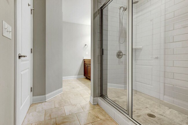 Building Photo - PRICE REDUCED - MOVE IN READY! – Gorgeous 4BR/4BA Townhome in Villages of Apex, 1 mile to DT Apex!