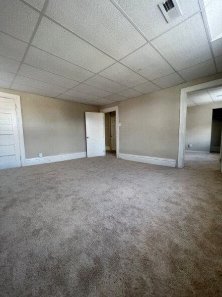 Building Photo - 730 California Ave