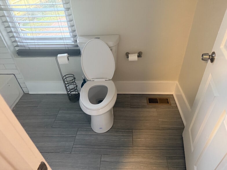 Building Photo - Room in House on Griffin St NW