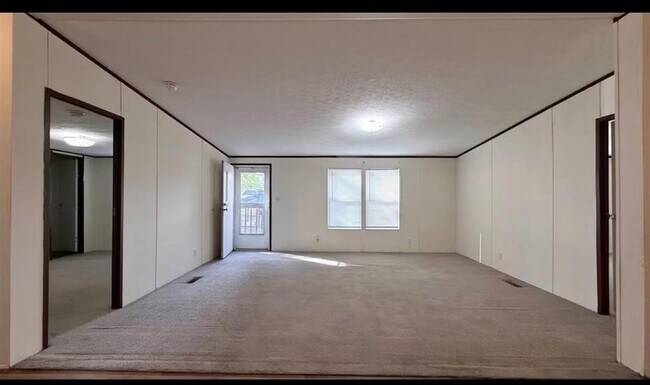 Building Photo - 1430 W Howard Ln