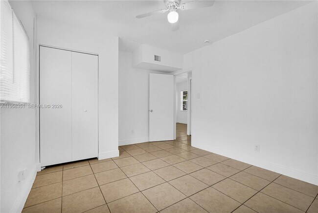 Building Photo - 1960 SW 41st Ave