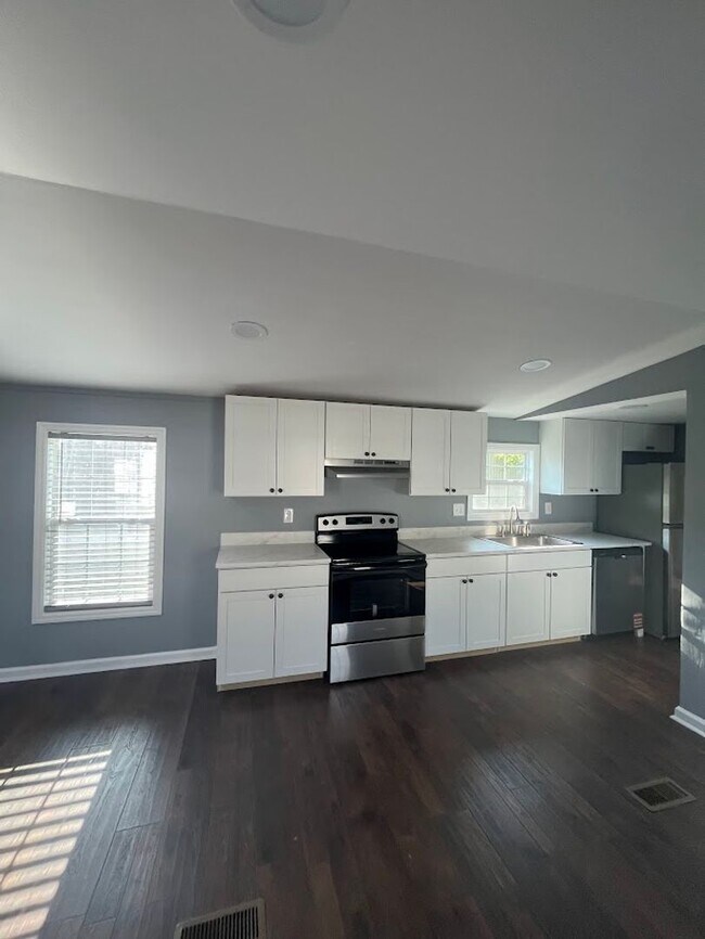 Building Photo - 5627 Hardwick Ln