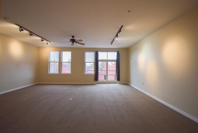 Building Photo - 1425 NE 61st Ave