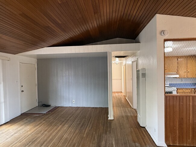 Building Photo - 3213 San Pedro Dr NE