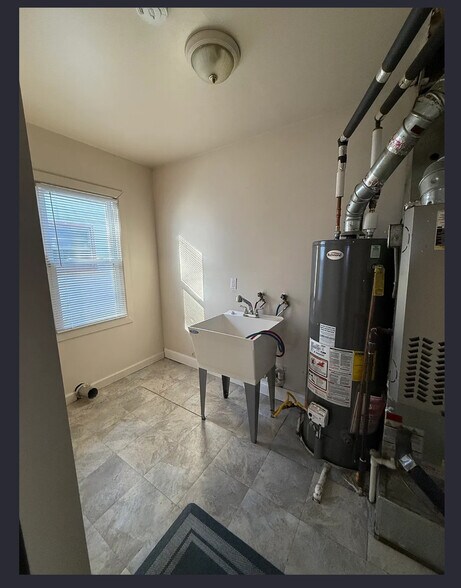 Laundry - 11260 Jackson Ave