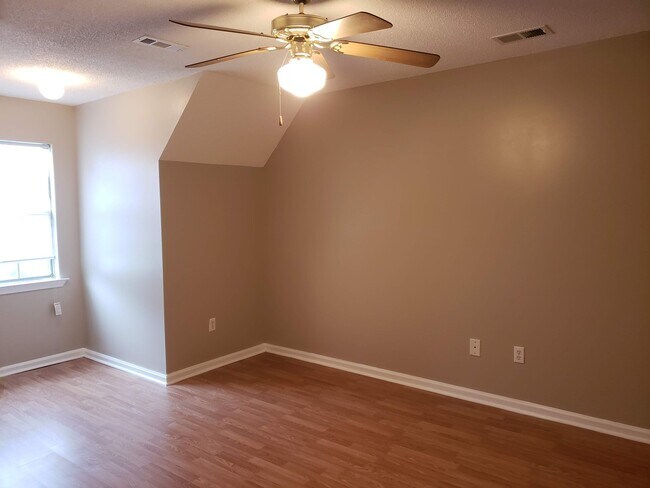 Building Photo - 3 BR/3BA Located in the Heart of Rincon