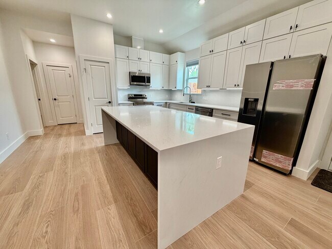 Building Photo - 16106 Archway Dr