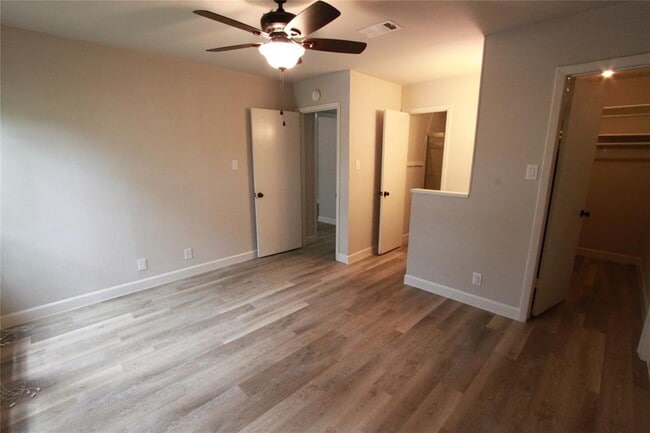 Building Photo - 6811 Thorncliffe Dr