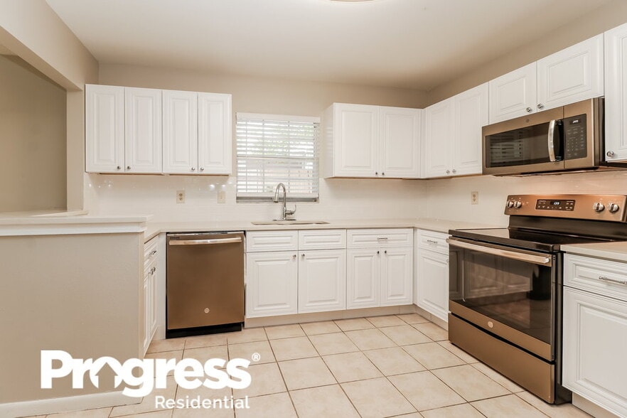 Building Photo - 12439 Brookside St