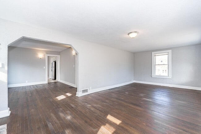 Building Photo - Beautifully Renovated 3-Bed, 2-Bath Home w...