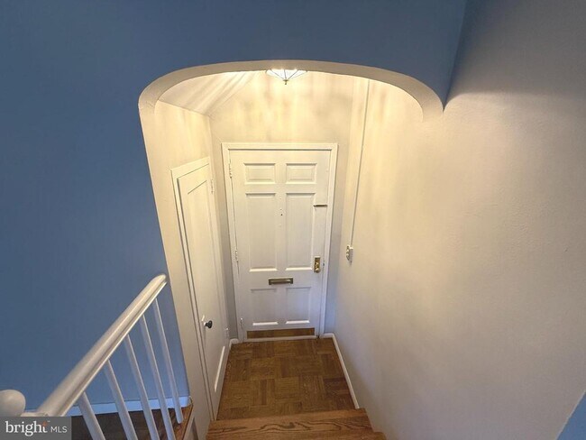 Building Photo - 3254 Valley Dr