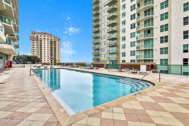 Building Photo - 1431 Riverplace Blvd