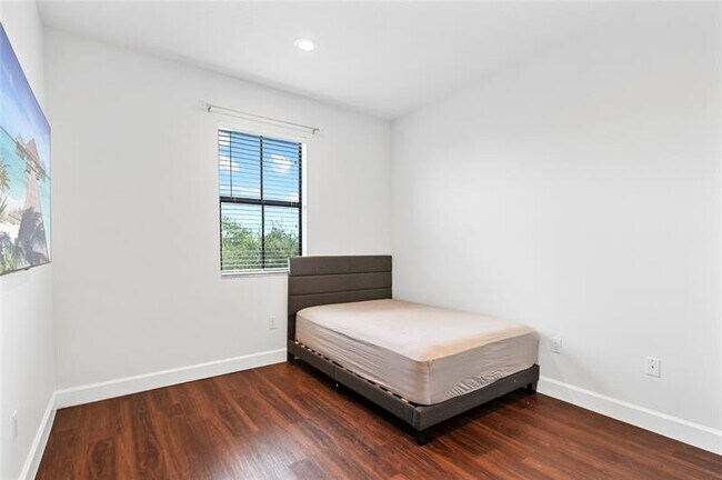 Building Photo - 4855 NW 55th Pl