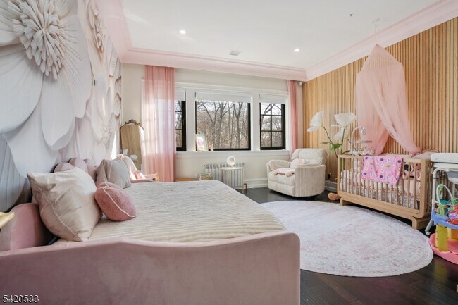 Building Photo - 6 Deer Trail Rd