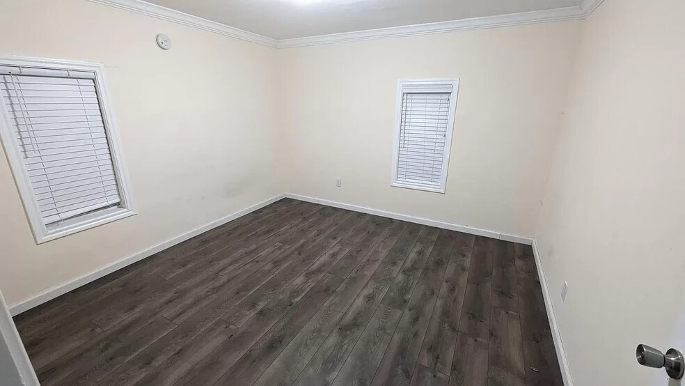 Building Photo - 203 Johnson St