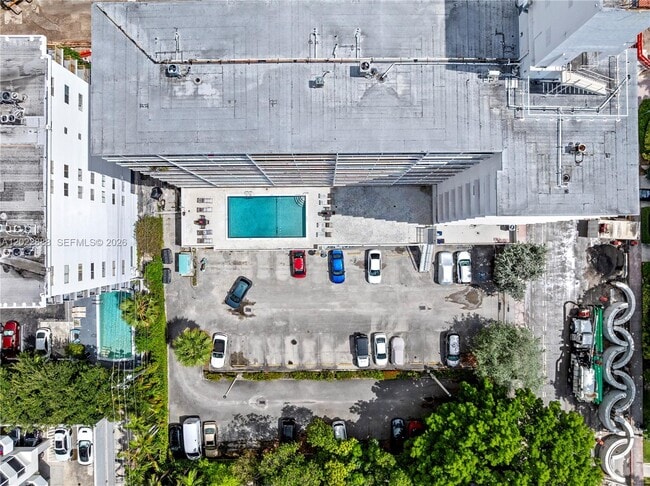 Building Photo - 1300 Lincoln Rd