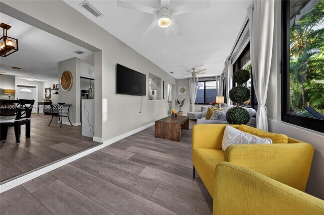 Building Photo - 371 SE 3rd St