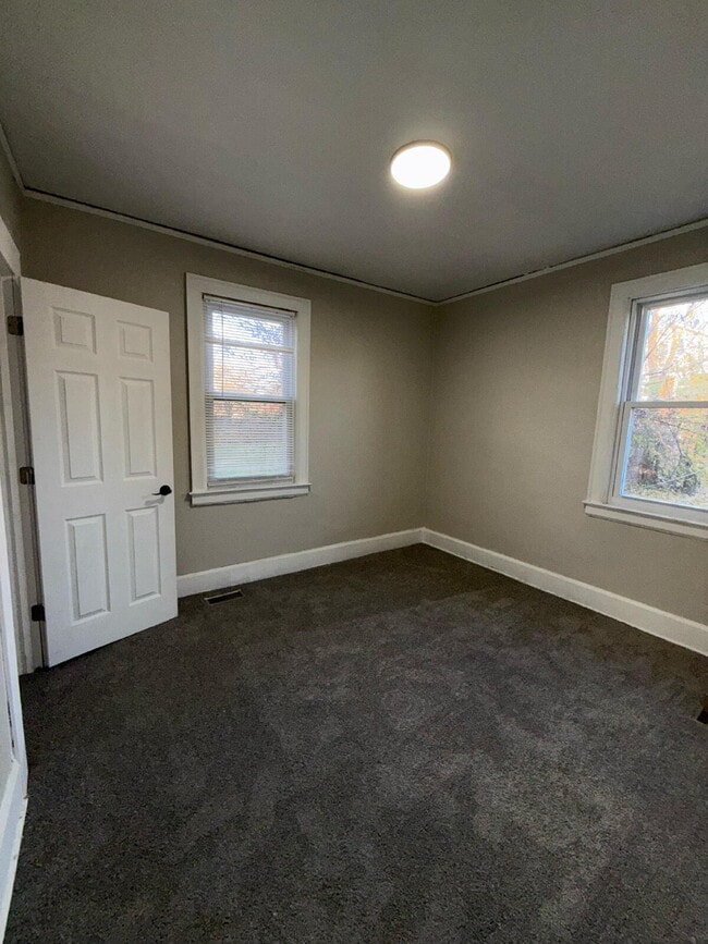 Building Photo - Bright & Cozy 3-Bed Duplex for Rent in Detroit